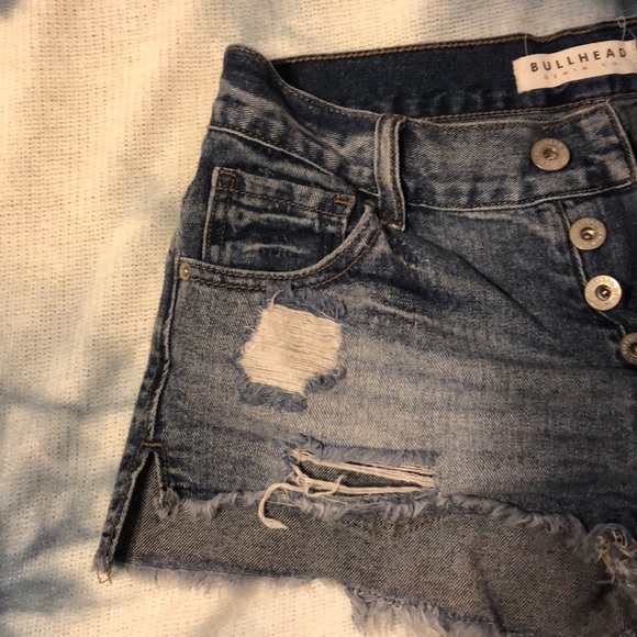 Bullhead Slouchy Distressed Denim Shorts Size 3 - Picture 3 of 6